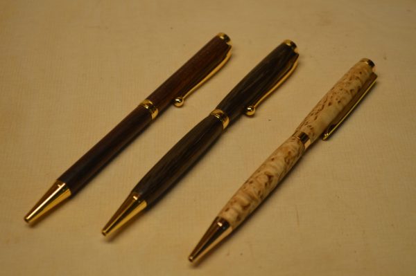 Kuglepenne i forskellige eksklusive træsorter