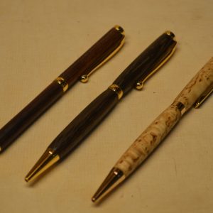 Kuglepenne i forskellige eksklusive træsorter
